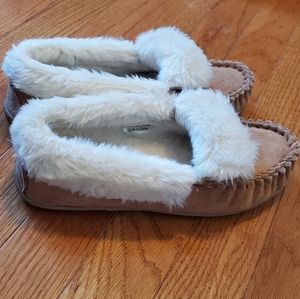 EUC Tan fur-lined slippers / moccasins